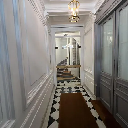 Beautiful Flat Monceau Champs Elysee * Paříž