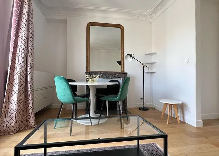 Beautiful Flat Monceau Champs Elysee 아파트 파리