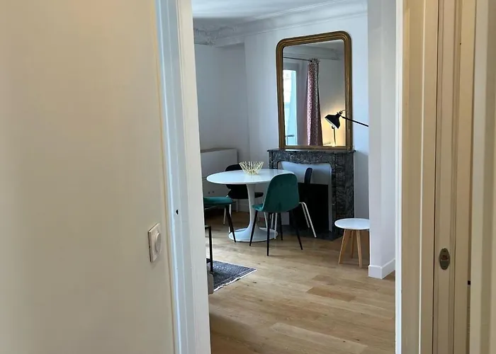 Beautiful Flat Monceau Champs Elysee 아파트